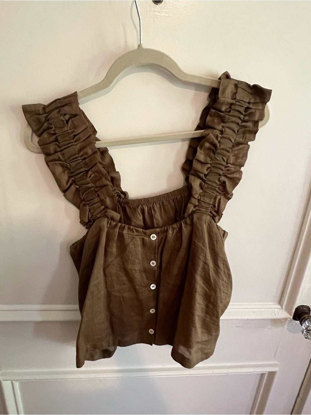Frame Ruffle strap tank in moss. Size small - Picture 3 of 3